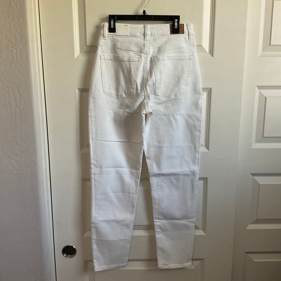 American Eagle Women’s Bright White Crossover Waist Mom Jeans - Size 2 - NEW - Picture 4 of 7